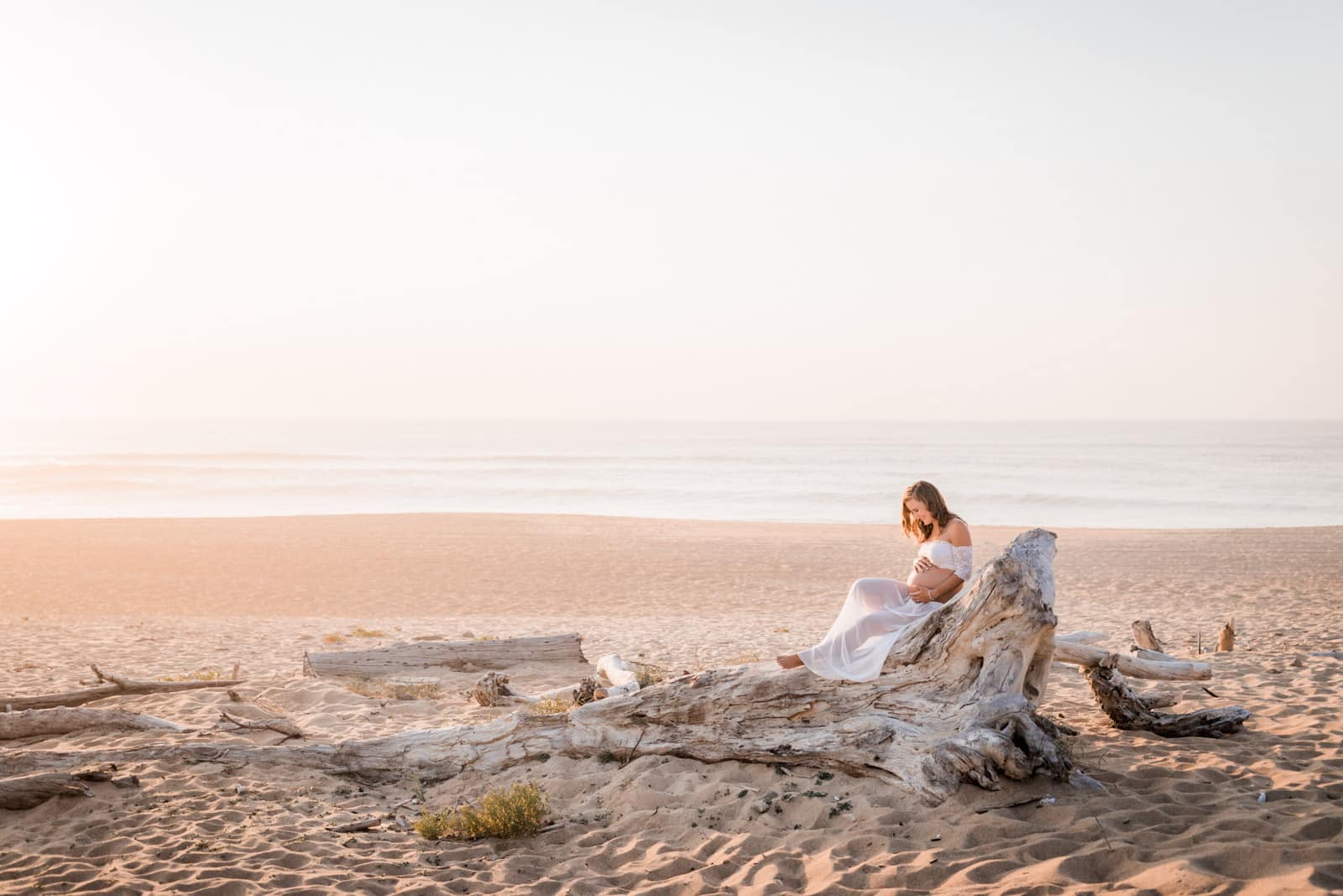 Photographie de Mathieu Dété, photographe de mariage et naissance à Saint-Gilles de la Réunion 974, présentant un portrait d'une femme enceinte