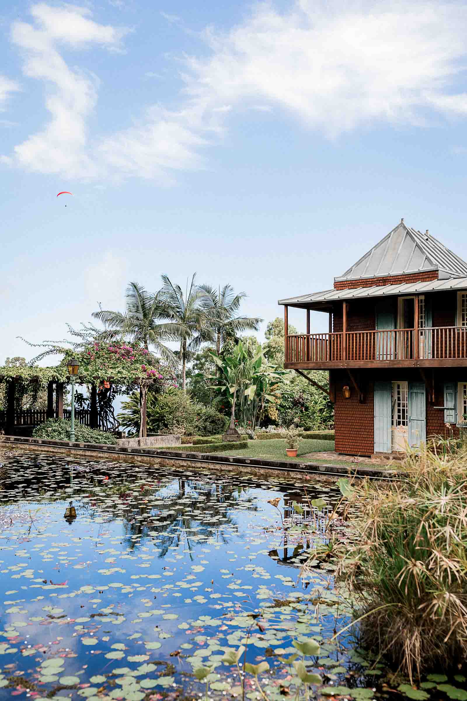 Photographie de Mathieu Dété, photographe de mariage et famille à Saint-Pierre sur l'île de la Réunion 974, présentant la villa du Jardin Botanique Mascarin à Saint-Leu