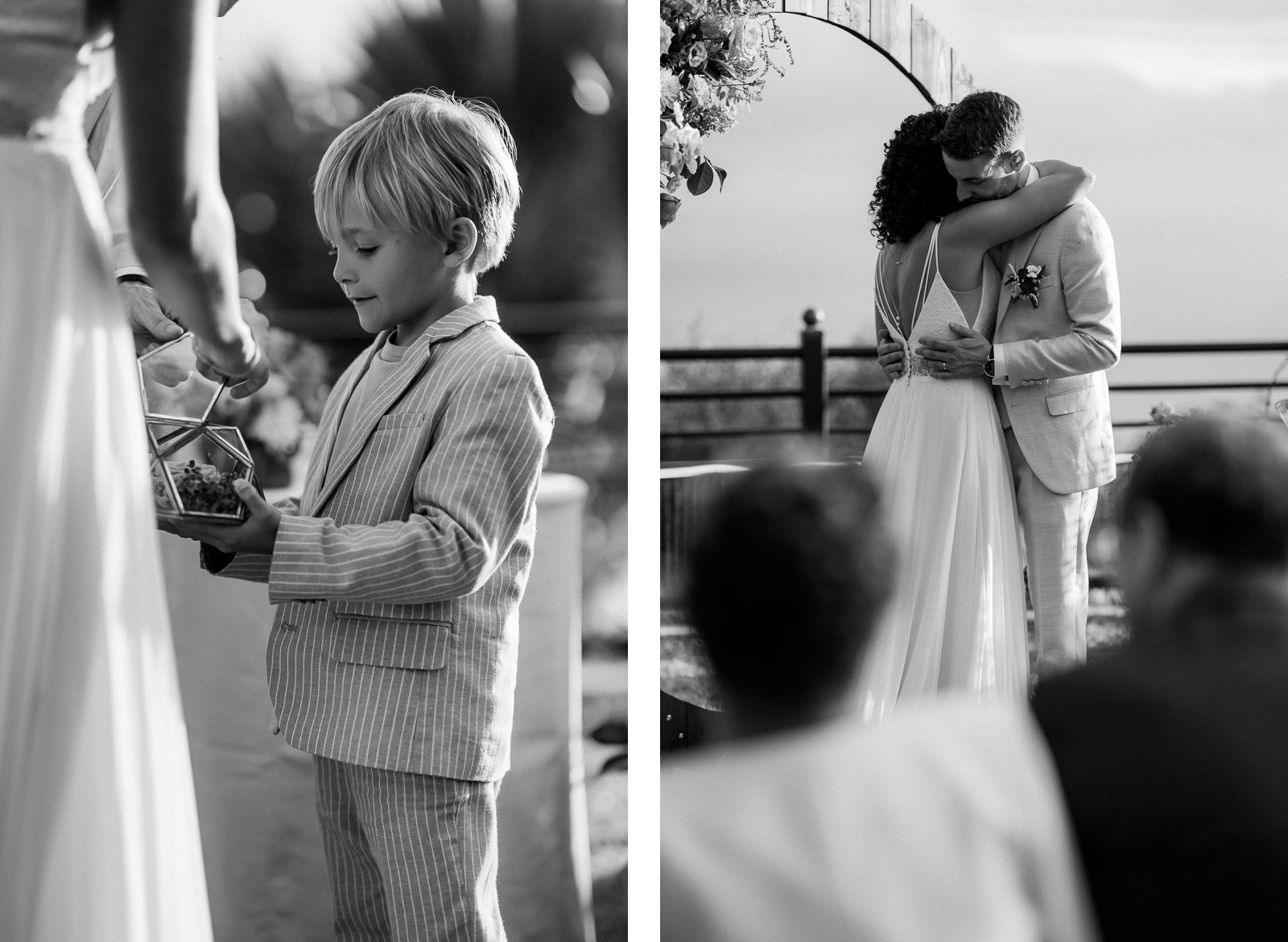 Photographie de Mathieu Dété, photographe de mariage à Saint-Pierre sur l'île de la Réunion 974, présentant des images en noir et blanc, avec un enfant apportant les alliances aux mariés, sur le vif, d'un mariage au Jardin d'Ama