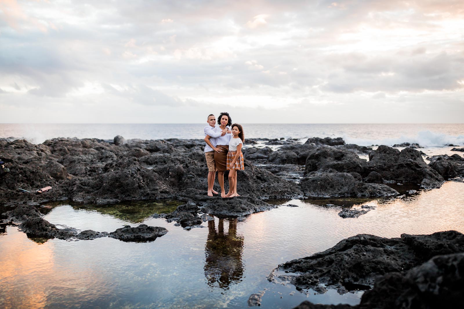 Les plus beaux lieux pour des séances photo à la Réunion 974, photo représentant une famille à la Pointe au Sel