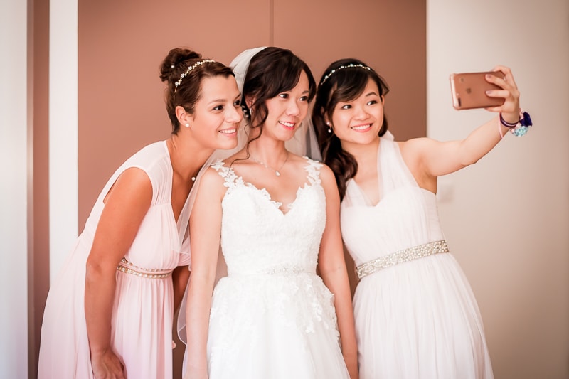 Selfie de la mariée avec les témoins - Mathieu Dété Photographe