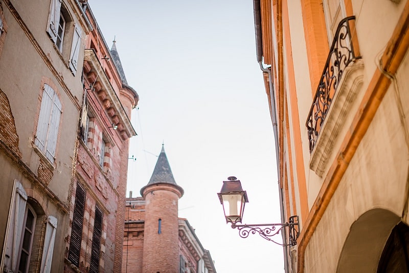 Couleurs des façades de Toulouse - Photographe mariage portrait lifestyle Toulouse