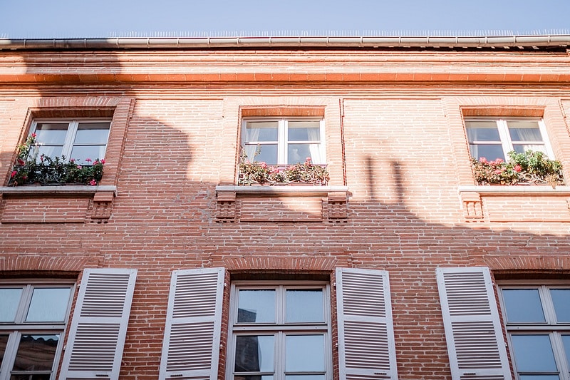 Façade colorée - Photographe mariage portrait lifestyle Toulouse