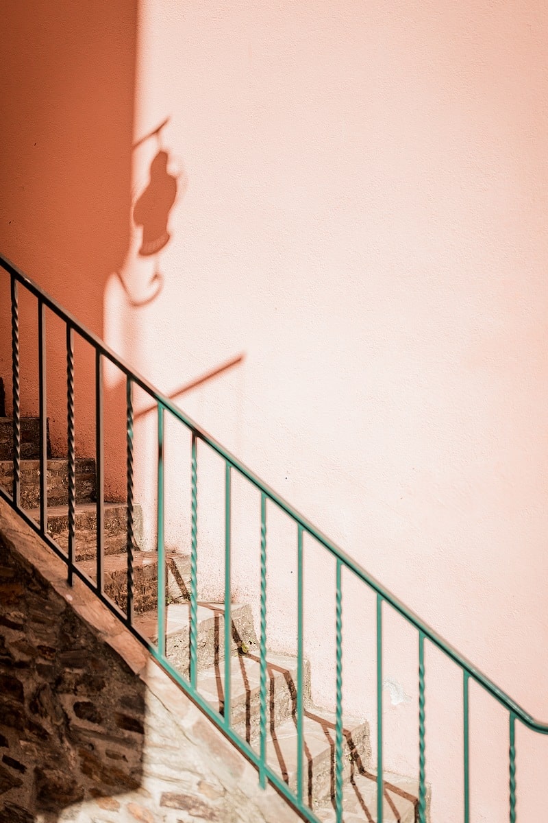 Photographe portraits Collioure ruelles colorées