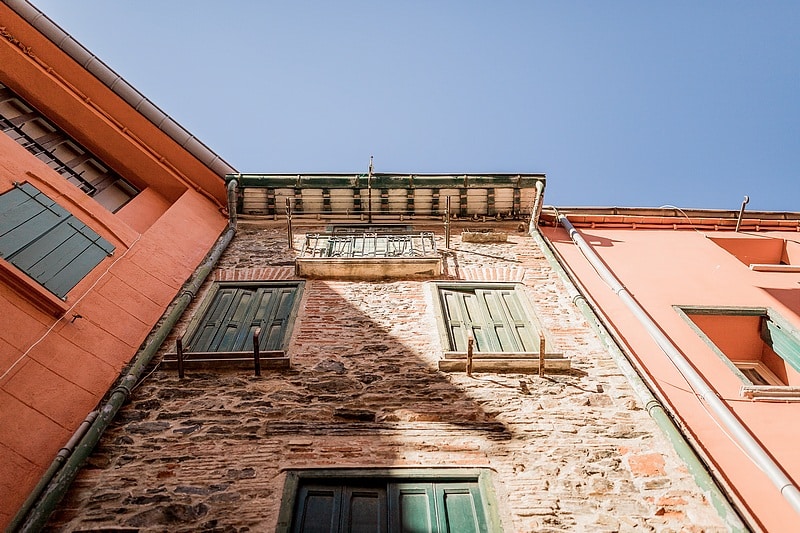 Photographe portraits Collioure ruelles colorées