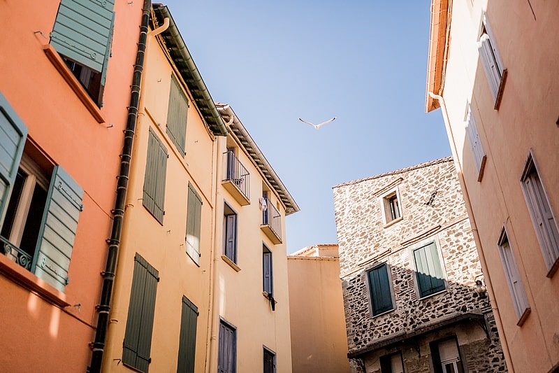 Photographe portraits Collioure ruelles colorées